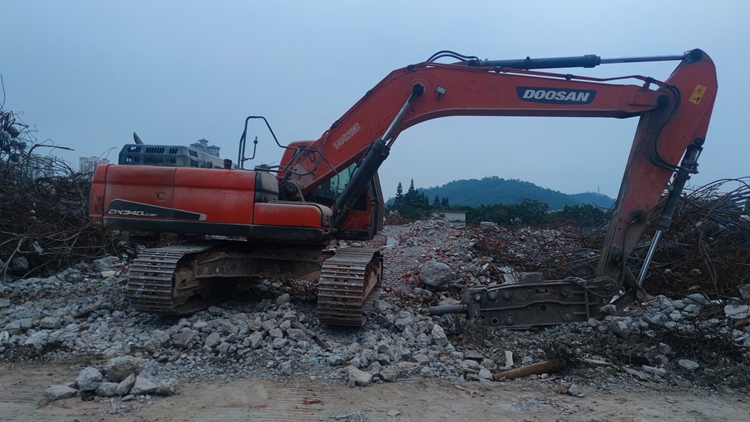 履带式液压挖掘机斗山DX300LC-9C