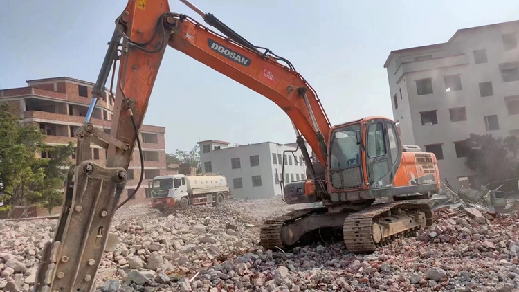 履带式液压挖掘机斗山DX215-9CN